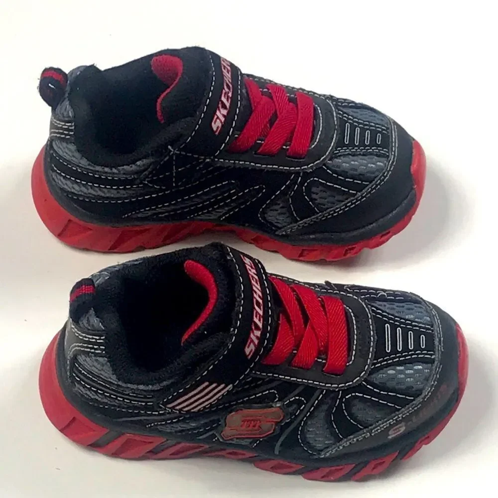 10X$50 SKECHERS RED BLACK BOY SHOES SIZE 8 US